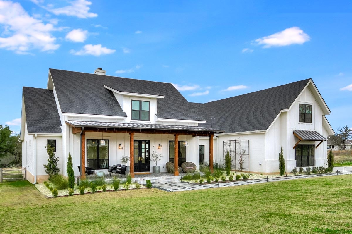 Plan image - 51754HZ:Modern Farmhouse Plan with Bonus Room - 2686 Sq Ft