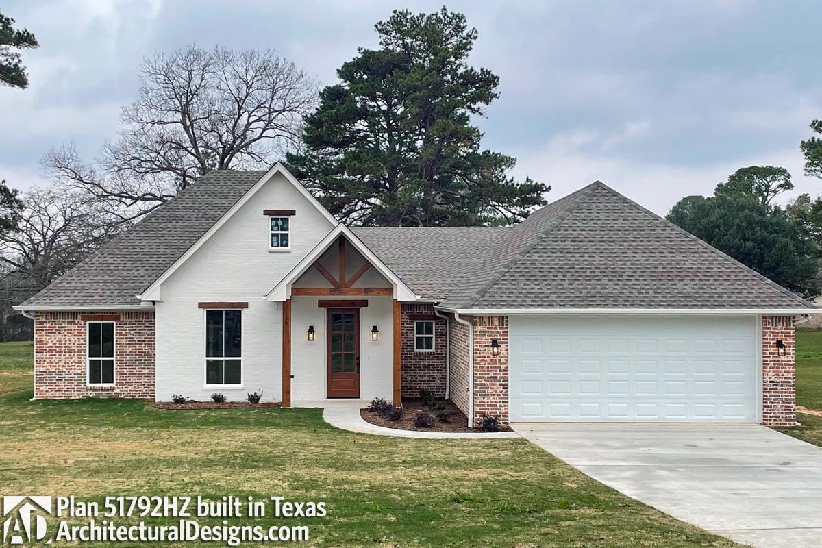 build gallery item - House Plan 51792HZ Comes to Life in Texas, Again!