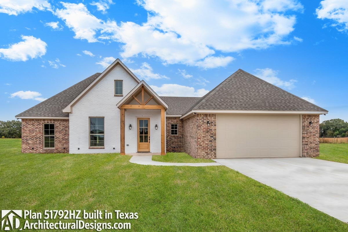 build gallery item - House Plan 51792HZ Comes to Life in Texas!